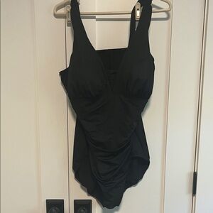 NWOT Land's End Women's 18L Black Swimsuit